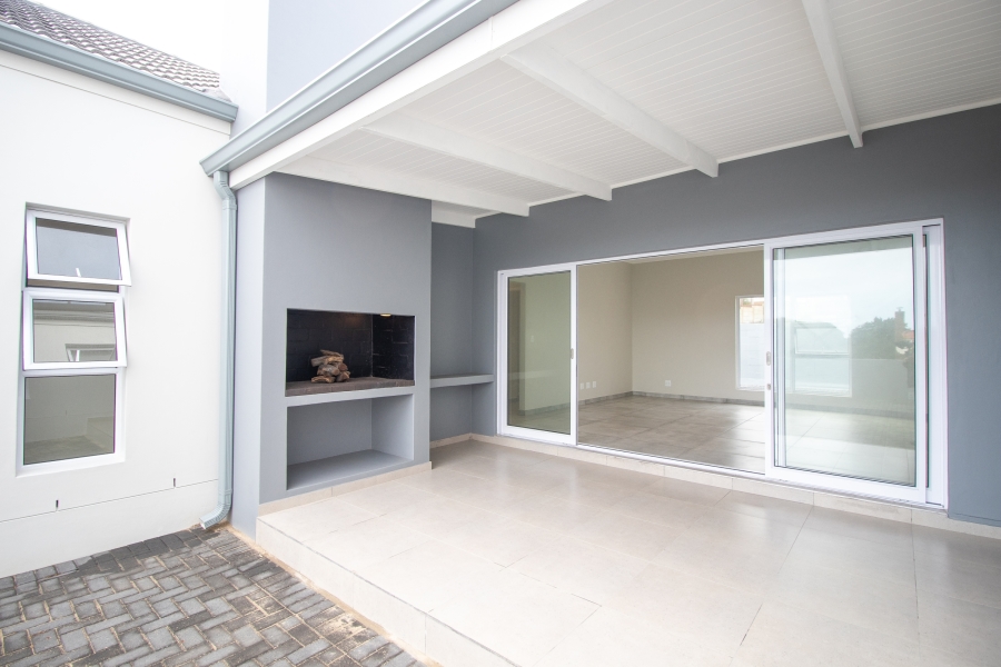 4 Bedroom Property for Sale in Yzerfontein Western Cape